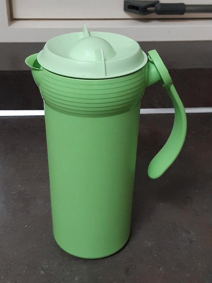 Tupperware meeneem sap / schenk kan 1,1 ltr lime groen, Huis en Inrichting, Keuken | Tupperware, Schaal, Groen, Ophalen of Verzenden