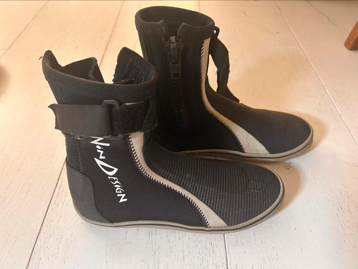 Surfschoenen waterschoenen zeilschoenen maat 37/38, Watersport en Boten, Watersportkleding, Gebruikt, Zeil- of Surfschoenen, Dame of Heer