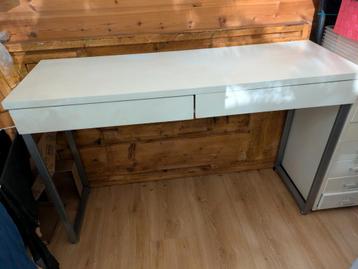 Wit bureau jysk 40x120 met 2 lades beschikbaar voor biedingen