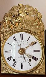 Comtoise klok met wekker en datum, Ophalen