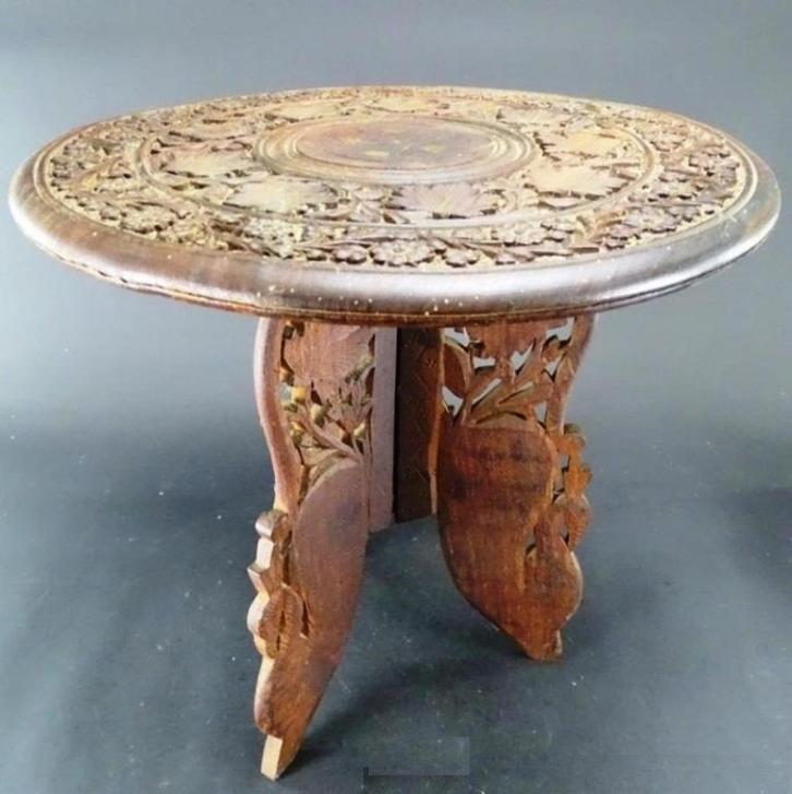 Hand gesneden houten Kashmir tafeltje uit India, inklapbaar, Antiek en Kunst, Curiosa en Brocante, Verzenden