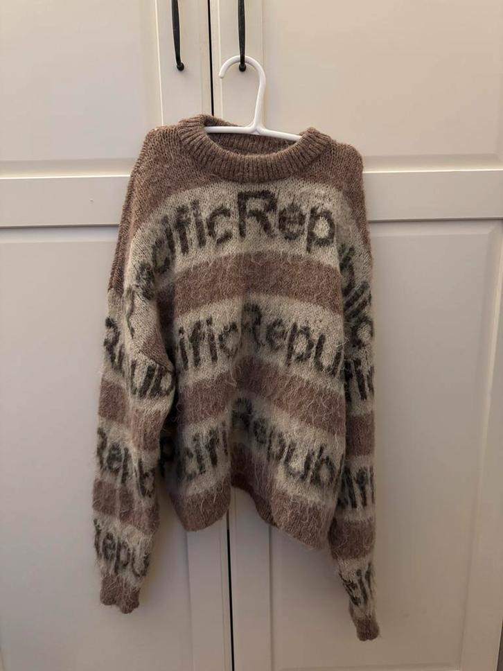 Pull&Bear fuzzy sweater – size S (fits M), Kleding | Dames, Truien en Vesten, Nieuw, Maat 36 (S), Beige, Ophalen of Verzenden