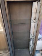 Metalen vitrinekast met glazen planken, Ophalen