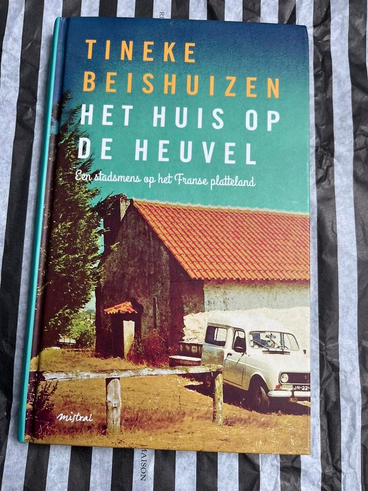 Tineke Beishuizen - Het huis op de heuvel, Boeken, Essays, Columns en Interviews, Zo goed als nieuw, Eén auteur, Ophalen of Verzenden