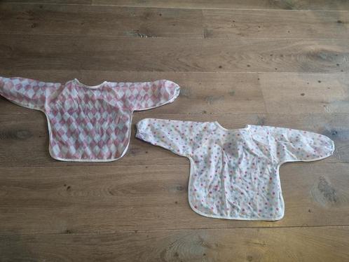 2x slabber met lange mouw/ knutsel schort, Kinderen en Baby's, Babykleding | Overige, Gebruikt, Jongetje of Meisje, Ophalen of Verzenden