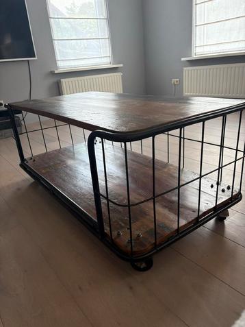 Industriële Salontafel op Wielen beschikbaar voor biedingen