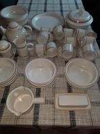 Compleet eetservies, Ophalen, Zo goed als nieuw, Effen, Aardewerk
