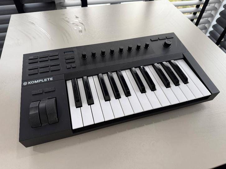 Native Instruments Komplete Kontrol A25 USB/MIDI keyboard, Muziek en Instrumenten, Keyboards, Zo goed als nieuw, Overige aantallen