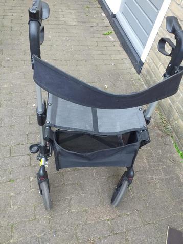 Mooie rollator beschikbaar voor biedingen