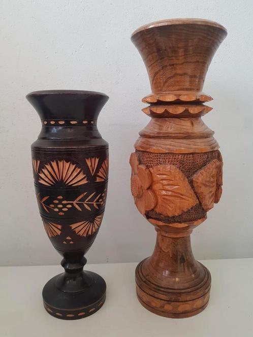 Twee grote Vintage houten vaas
decoratieve houtgesneden, Antiek en Kunst, Antiek | Vazen, Ophalen of Verzenden