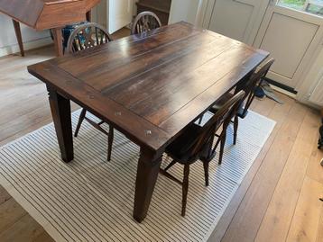 Massieve Eettafel met 4 Stoelen beschikbaar voor biedingen