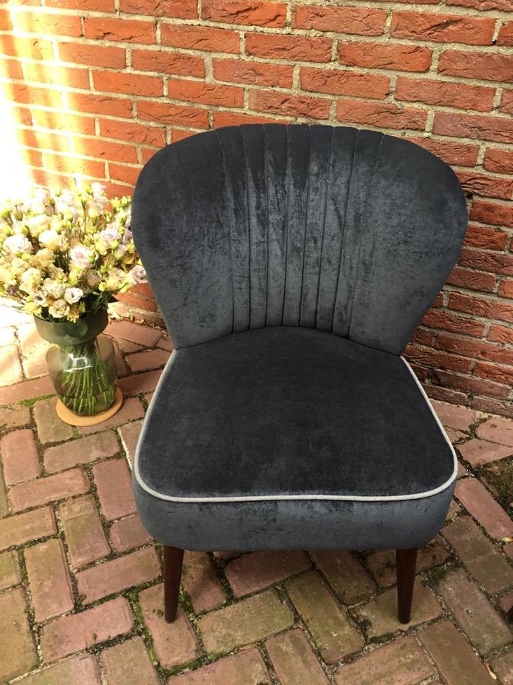 Dutch bone Cocktailstoel - Prachtig Design, Huis en Inrichting, Stoelen, Zo goed als nieuw, Eén, Stof, Grijs, Ophalen