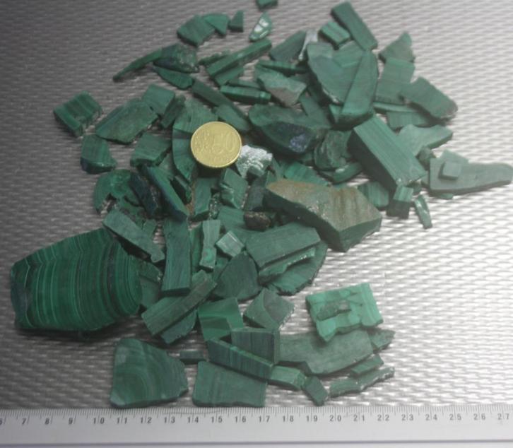 550 Gram MALACHIET Zaag restanten., Verzamelen, Mineralen en Fossielen, Overige typen, Verzenden