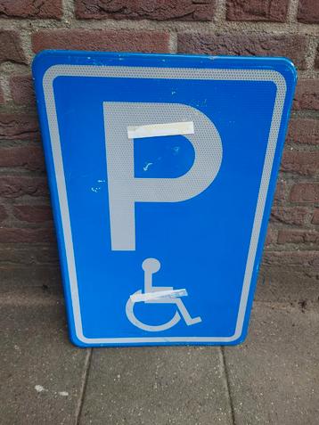 partij parkeerbord gehandicapten met bevestigingsmateriaal beschikbaar voor biedingen