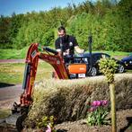 TE HUUR: minigraver / minikraan, Tuin en Terras, Nieuw, Overige soorten, Kubota, Verzenden