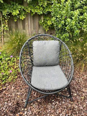 Tuinstoel Rotan met zit en rugkussen beschikbaar voor biedingen