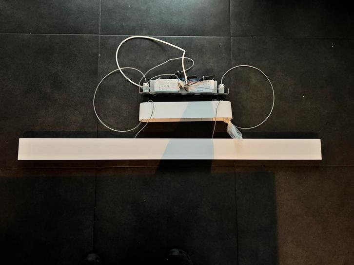 Philips Hue Ensis Hanglamp wit, Huis en Inrichting, Lampen | Hanglampen, Zo goed als nieuw, Minder dan 50 cm, Metaal, Ophalen