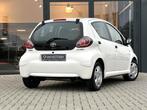 TOYOTA Aygo 1.0 VVT-i 5D Now | Airco | Nav. | C.V. | Dealer, Euro 5, Stof, Gebruikt, Zwart