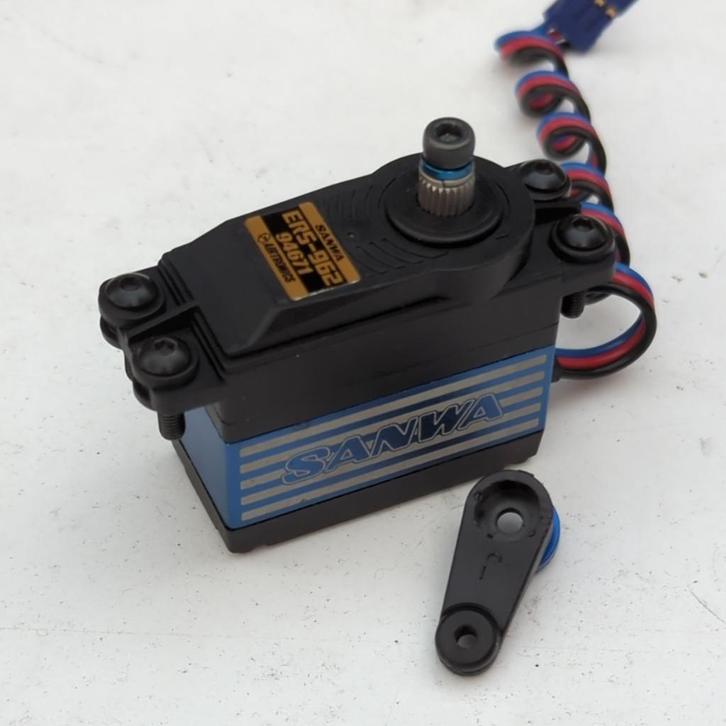 Sanwa ERS-962 servo high-voltage 25kg 0.11s (Losi Kyosho HPI, Hobby en Vrije tijd, Modelbouw | Radiografisch | Auto's, Gebruikt