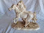 Beeldje VAGA International Twee lopende witte paarden B064, Ophalen of Verzenden, Zo goed als nieuw, Dier