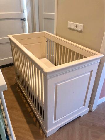Wit/beige ledikant/babybed Kidsmill  beschikbaar voor biedingen