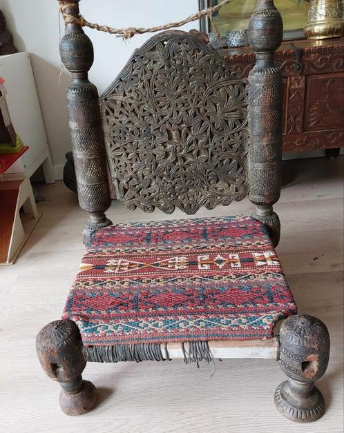 Oud Afghaans stoeltje., Antiek en Kunst, Antiek | Meubels | Stoelen en Banken, Ophalen
