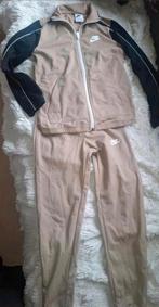 Nike Trainingspak Beige Maat S, 128-137, Jongen of Meisje, Sport- of Zwemkleding, Ophalen of Verzenden, Zo goed als nieuw