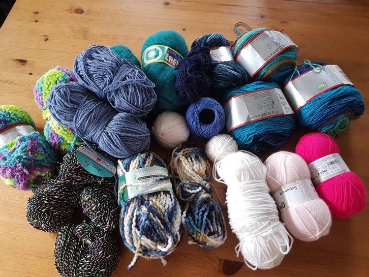 Breiwol in diverse kleuren, Hobby en Vrije tijd, Breien en Haken, Zo goed als nieuw, Breien of Haken, Wol of Garen, Ophalen of Verzenden