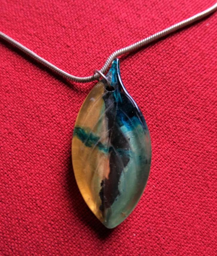 Nieuw: hars hanger groen blauw goud blad + ketting zilver, Sieraden, Tassen en Uiterlijk, Kettinghangers, Nieuw, Zilver, Groen