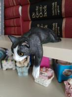 Zwart witte liggende poes, Verzamelen, Beelden en Beeldjes, Ophalen of Verzenden, Zo goed als nieuw, Dier