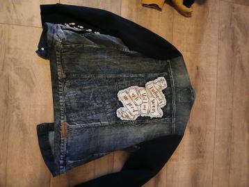 Kleding maat S/M beschikbaar voor biedingen