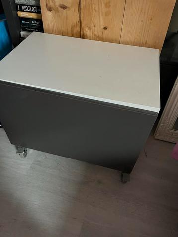 Ikea Nachtkastje/TV Meubel - Nette Staat! beschikbaar voor biedingen