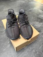 YEEZY BOOST 350 V2 ONYX maat 48, Kleding | Heren, Schoenen, Ophalen of Verzenden, Gedragen, Zwart