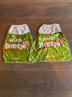2 Hulp Pieten Capes - PLUS Supermarkt, Kinderen en Baby's, Carnavalskleding en Verkleedspullen, Ophalen of Verzenden, Zo goed als nieuw