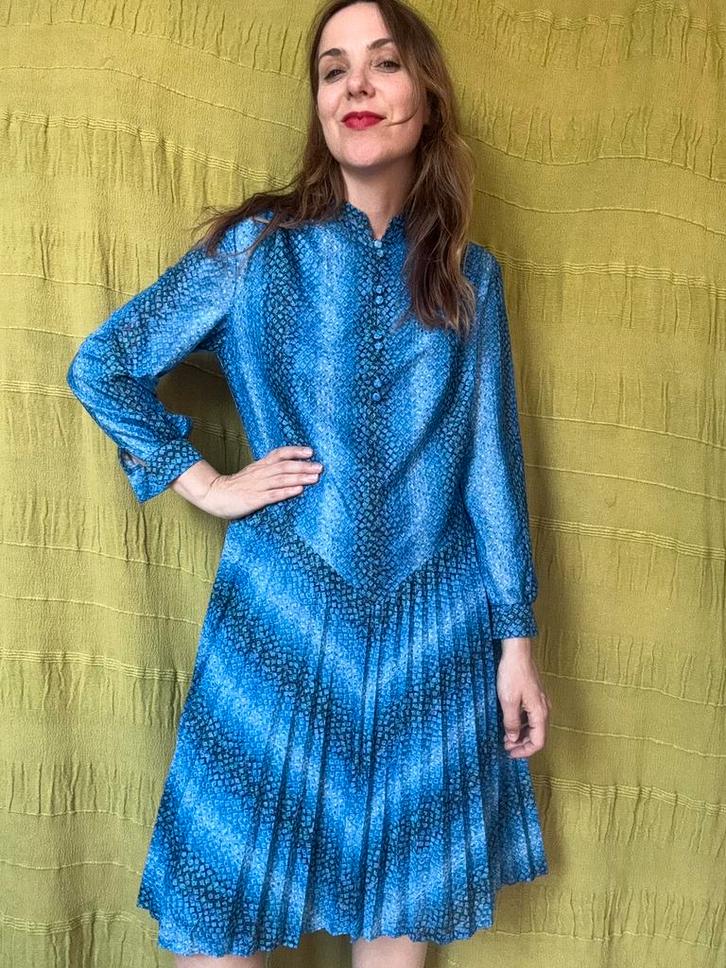 Vintage jurk - blauw - print - jaren 80 - 42 / XL, Kleding | Dames, Jurken, Gedragen, Maat 42/44 (L), Blauw, Knielengte, Ophalen of Verzenden