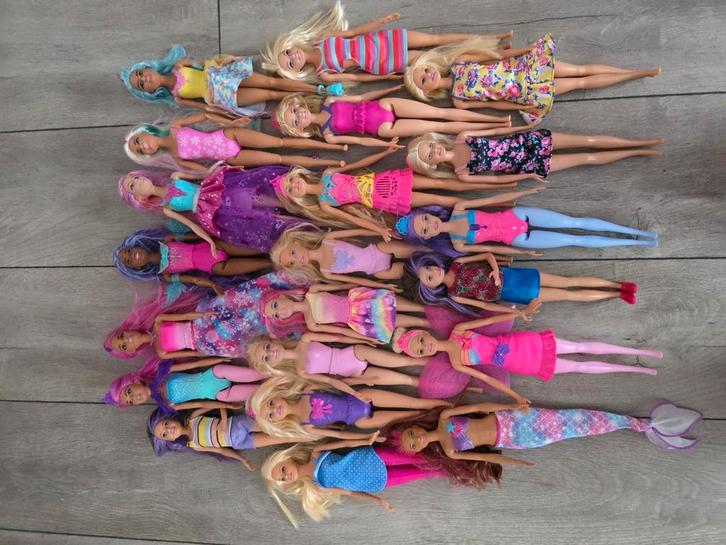 Grote partij barbies incl huis, Kinderen en Baby's, Speelgoed | Poppen, Gebruikt, Barbie, Ophalen of Verzenden