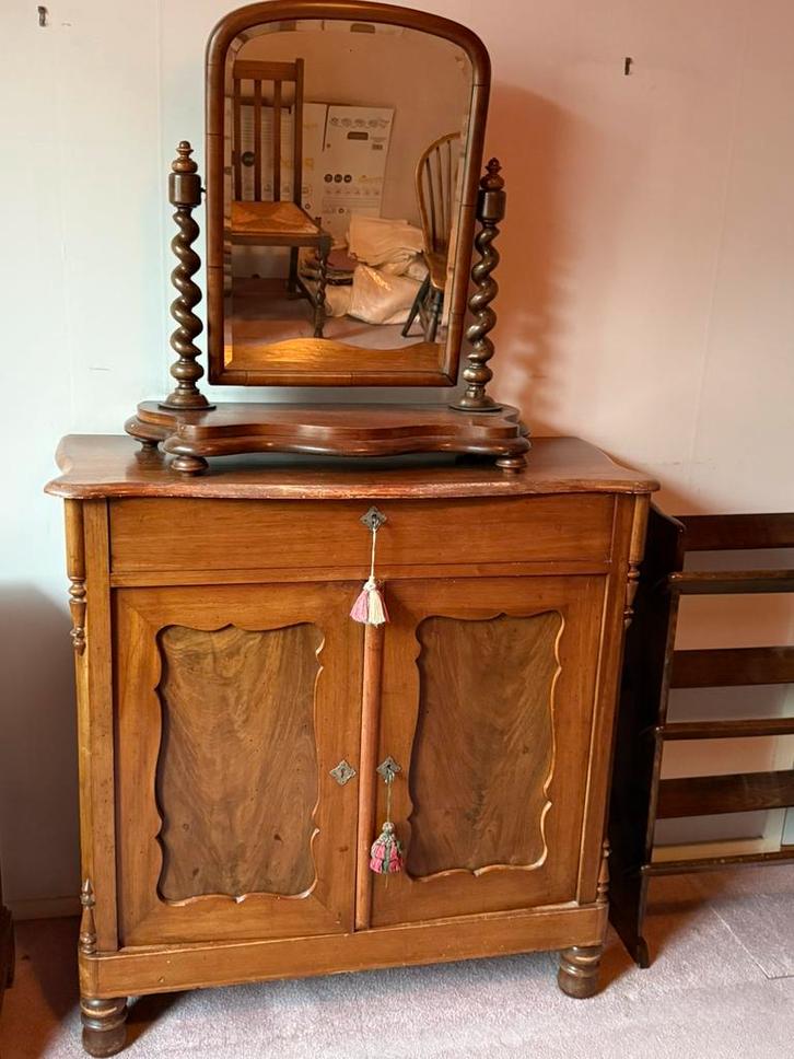 Landelijke kaptafel met originele draaibare spiegel 19e eeuw, Antiek en Kunst, Antiek | Meubels | Kasten, Ophalen