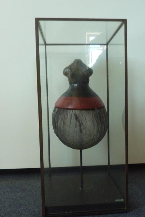 Wassen beelden in glazen kastje - Rebecca Soethoudt, Antiek en Kunst, Kunst | Designobjecten, Ophalen of Verzenden