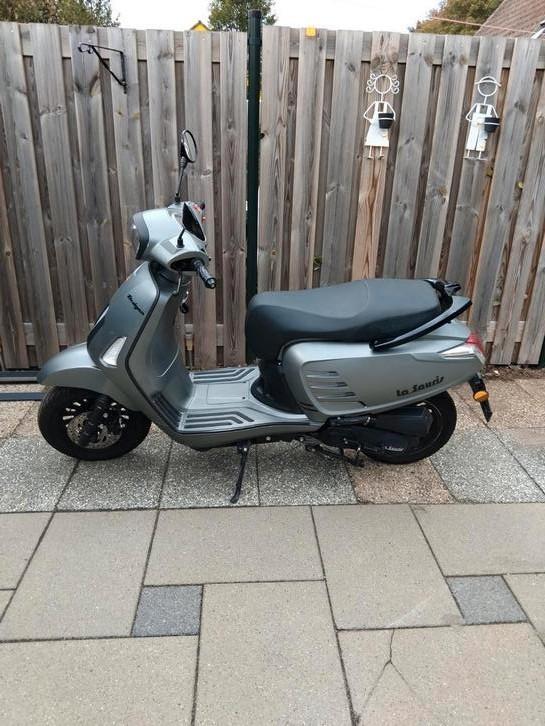 La souris designo. 2024, Fietsen en Brommers, Snorfietsen en Snorscooters, Zo goed als nieuw, Overige merken, Benzine, Ophalen of Verzenden