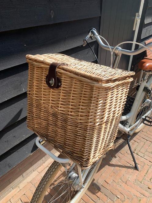 Unieke rieten fietsmand met klep, Fietsen en Brommers, Fietsaccessoires | Fietsmanden, Fietsmand, Ophalen
