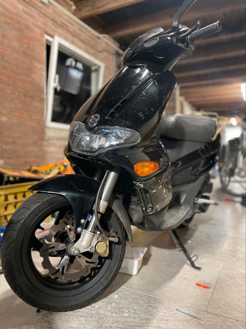 Gilera runner 50cc DD DG (forged carbon), Fietsen en Brommers, Scooters | Piaggio, Gebruikt, Overige modellen, Ophalen of Verzenden
