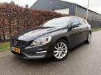 Volvo V60 1.6 D2 Kinetic / AUTOMAAT / NAVI / SCHUIFDAK, Auto's, Gebruikt, Euro 6, 4 cilinders, 116 pk