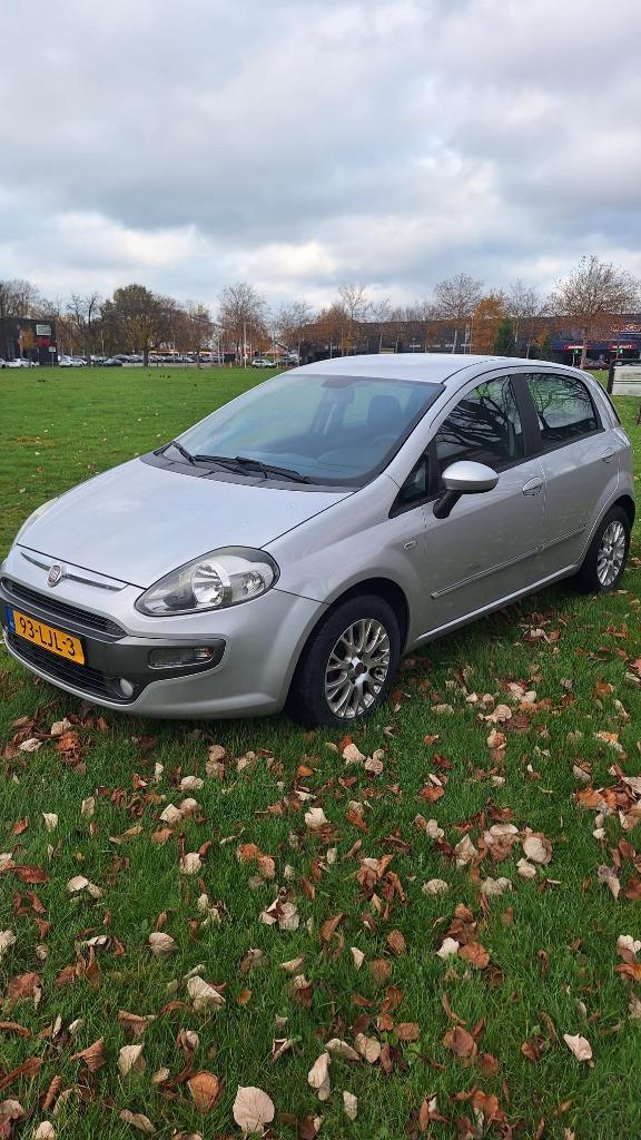 Fiat Punto Evo 1.4 - Cruisecontrol - Zilvergrijs -Nieuwe APK, Auto's, Fiat, Particulier, Punto, Airconditioning, Bluetooth, Centrale vergrendeling