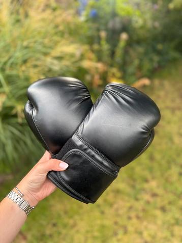 Bokshandschoenen 14oz beschikbaar voor biedingen
