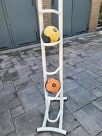 Rek voor 5 ballen, Tunturi, Ophalen of Verzenden, Zo goed als nieuw, Minder dan 2 meter
