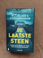 DE LAATSTE STEEN  - M.J. Arlidge & Steph Broadribb, Boeken, Ophalen of Verzenden, Zo goed als nieuw, Europa overig