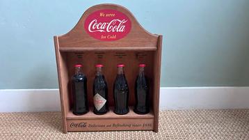 Coca Cola Display met Historische Flessen beschikbaar voor biedingen