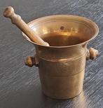 Massief,zware koperen vijzel & stamper. De hoogte is 11cm., Ophalen of Verzenden, Koper