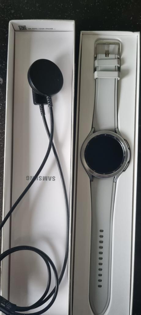 Samsung galaxy watch 4 46 mm in nieuwstaat, Sieraden, Tassen en Uiterlijk, Smartwatches, Zo goed als nieuw, Android, Zwart, Ophalen of Verzenden