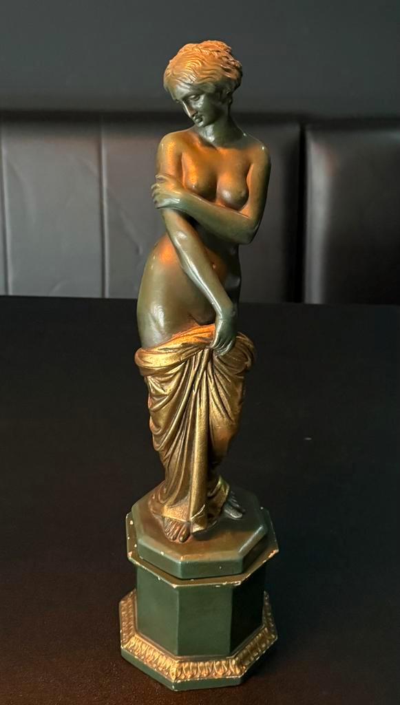 Aphrodite groen goud godin beeld op sokkel GvP 574, Antiek en Kunst, Kunst | Beelden en Houtsnijwerken, Ophalen